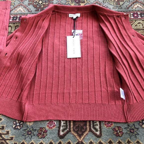 Beautiful Wide-Ribbed Rust-Color Crop Cardigan NWT Size S - Picture 9 of 16